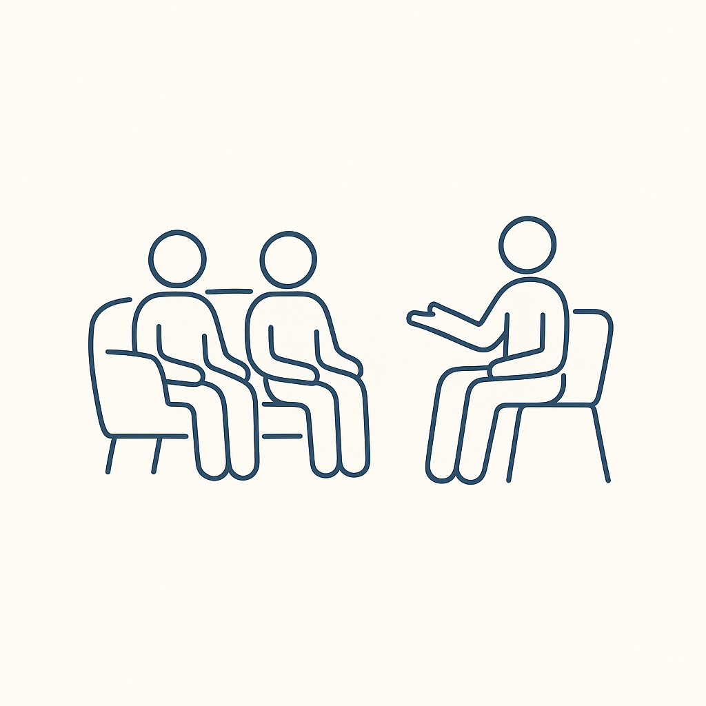 Håndtegnet illustration af terapeut og forældre i samtale – symbol på refleksion og tryghed